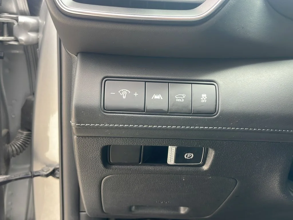 Used 2023 Silver Hyundai SEL image 19
