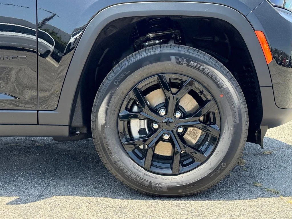 New 2026 Diamond Black Crystal Pearl-Coat Exterior Paint Jeep Altitude image 14