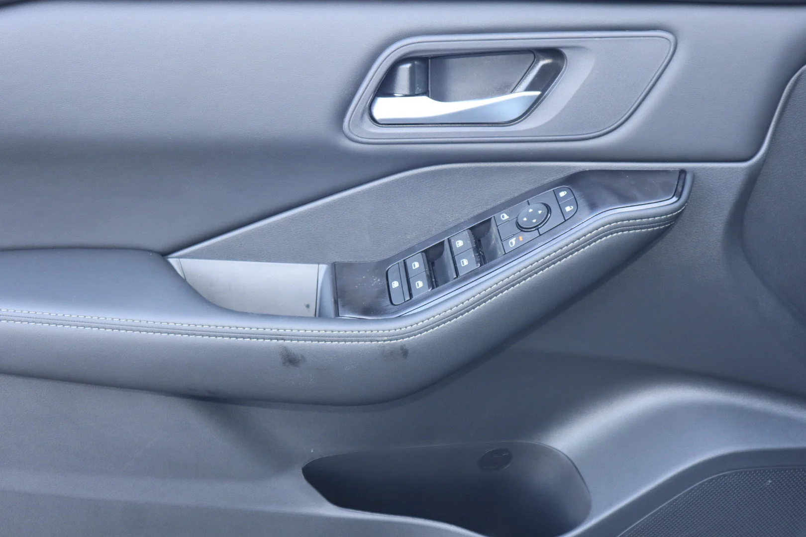 New 2026 Boulder Gray Pearl Nissan SV image 16