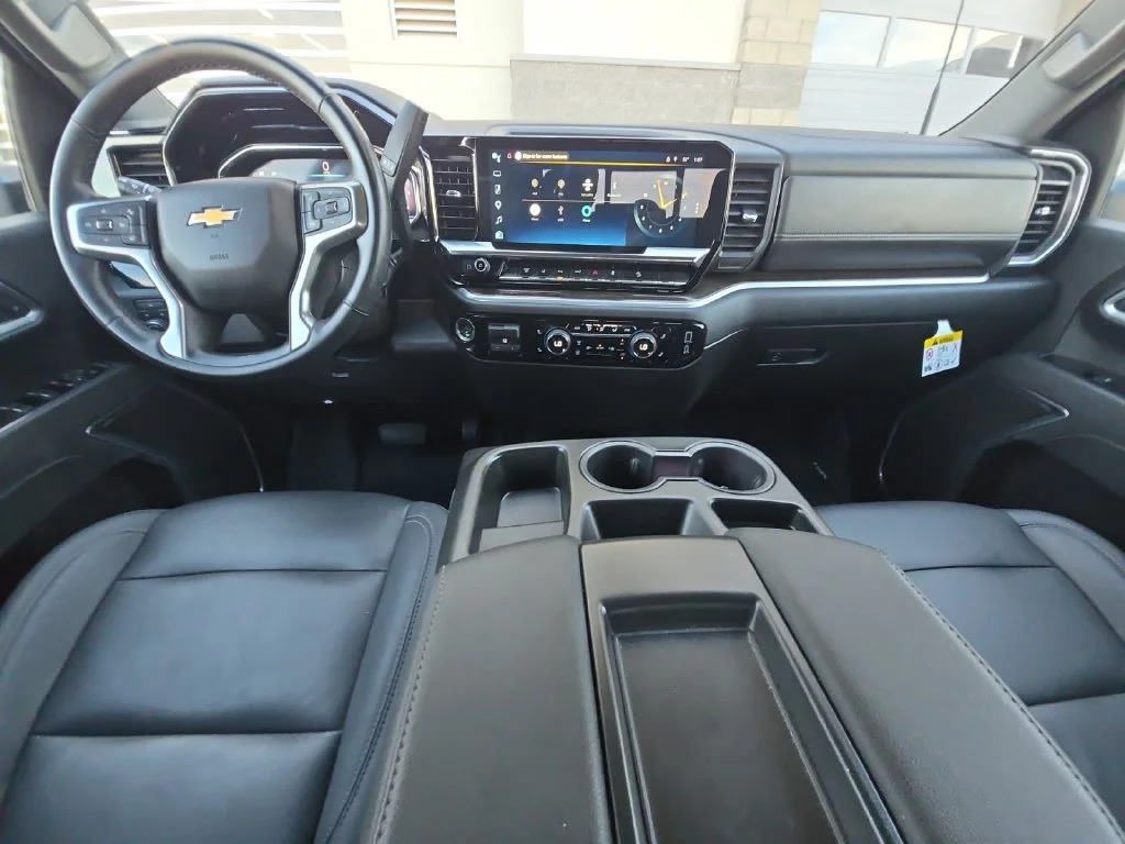Used 2025 Cypress Gray Chevrolet LT image 27