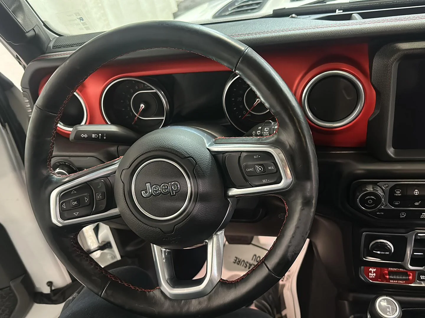 Used 2020 Bright White Clearcoat Jeep Rubicon image 17