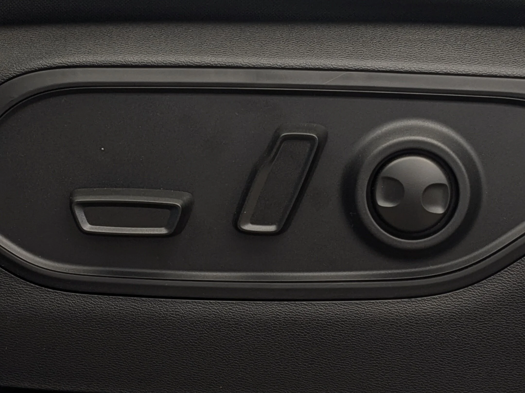 New 2026 White Jeep Limited - - Hybrid - Dual-Pane Pano Sunroof - Capri Leatherette - Power Liftgate & More! image 14