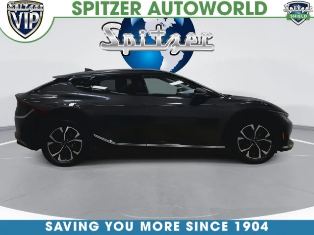 Used 2022 Gray Kia Wind image 17