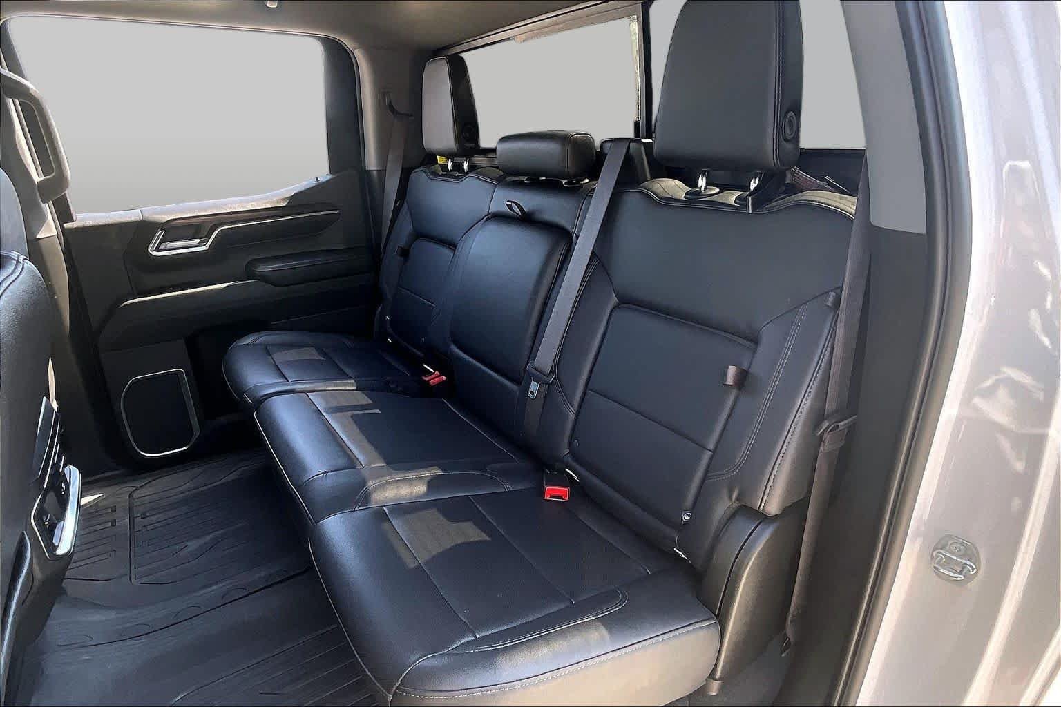 Used 2024 White Frost Tricoat GMC SLT image 19