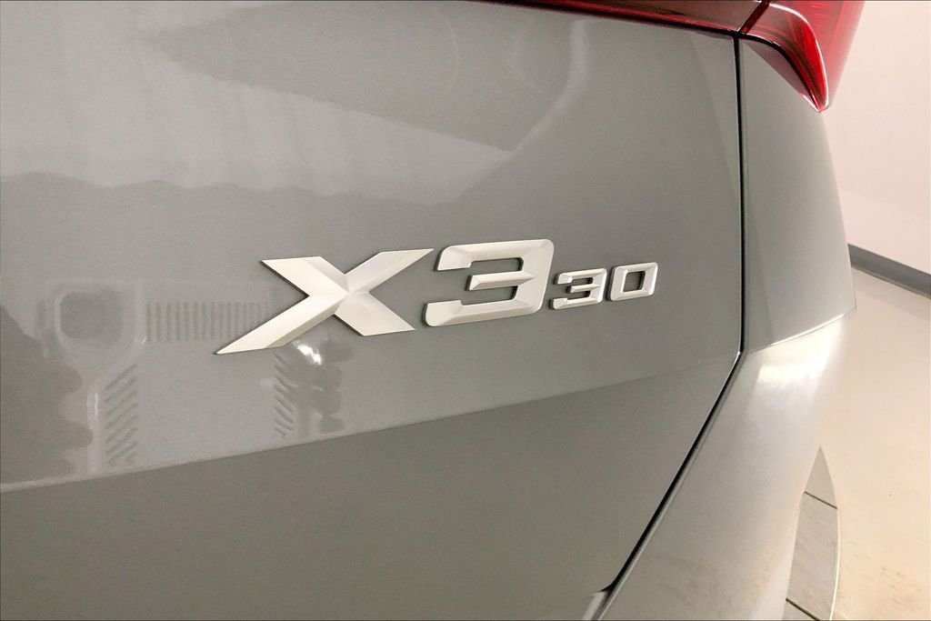 Used 2025 Skyscraper Grey Metallic BMW  image 7