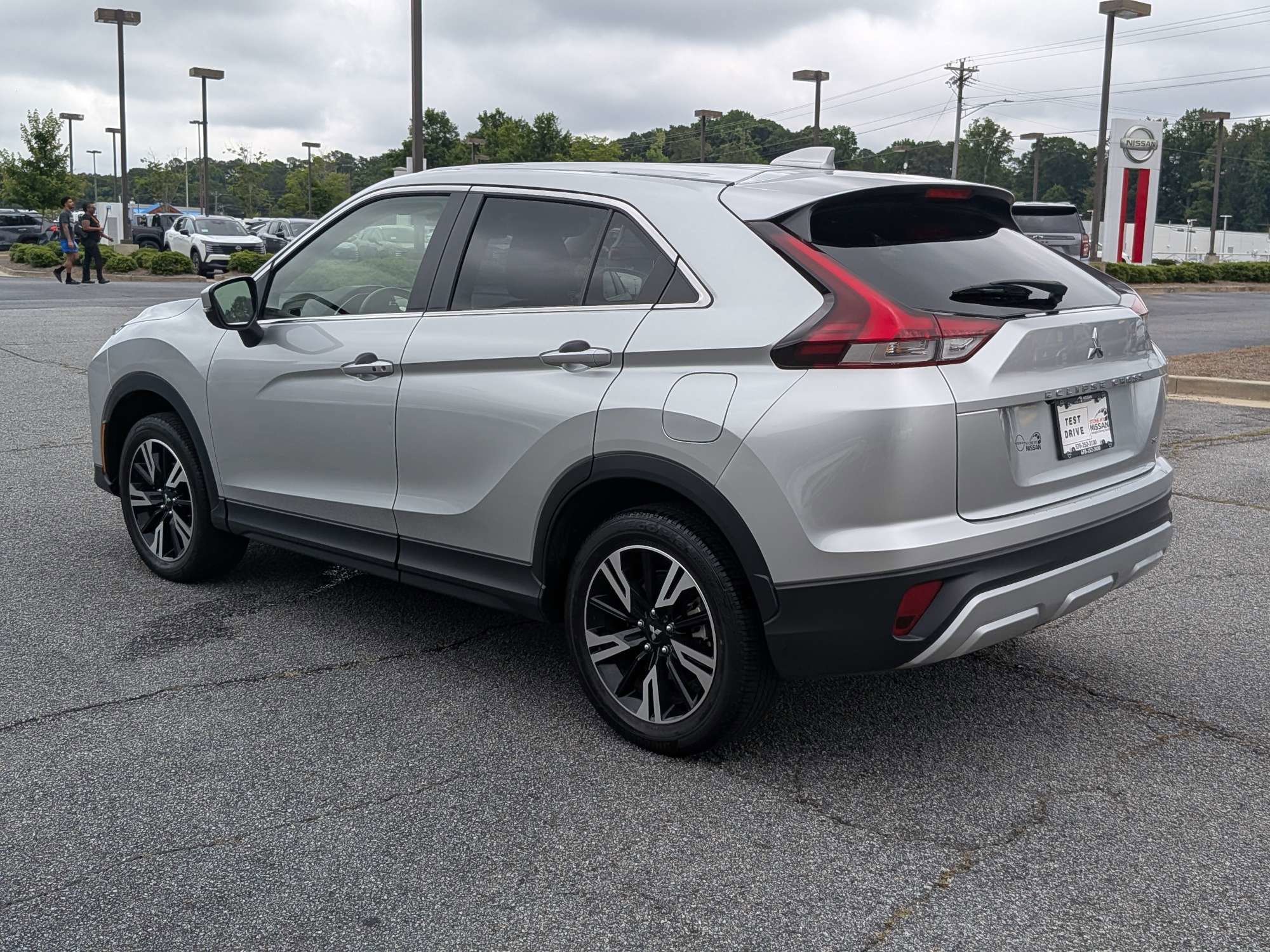 Used 2025 Silver Mitsubishi SE image 6