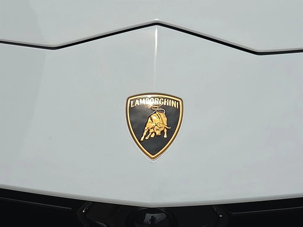 Used 2024 White Lamborghini S image 27