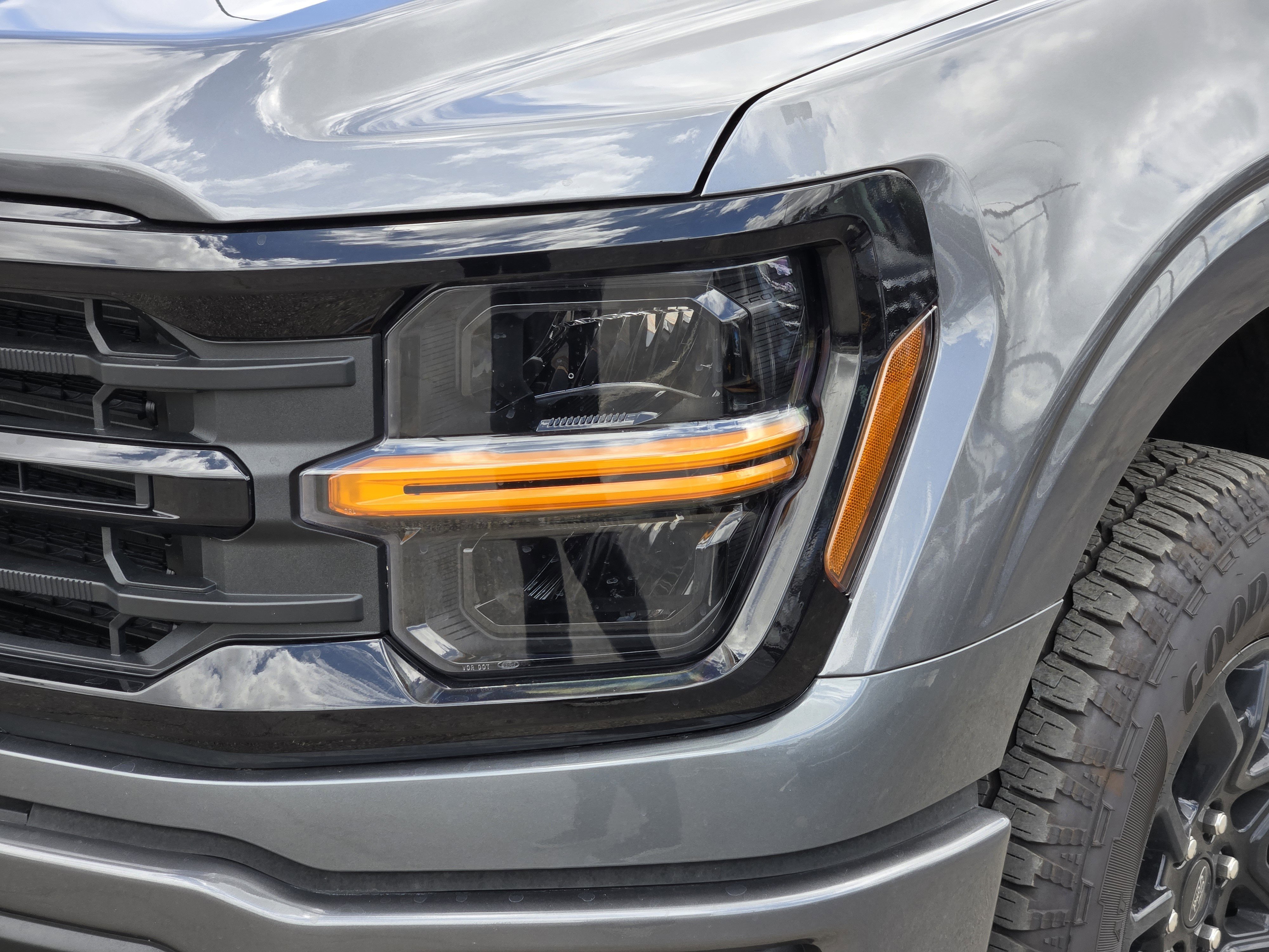 New 2026 Carbonized Gray Metallic Ford XLT image 5