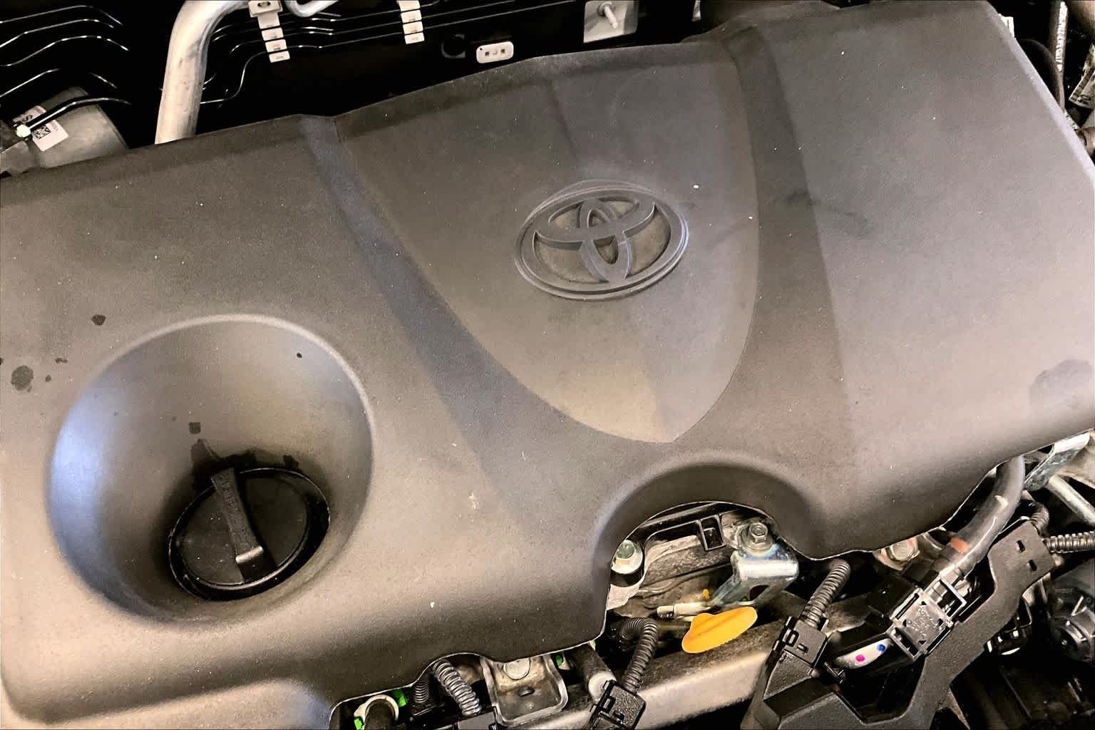 Used 2025 Ice Toyota LE image 30