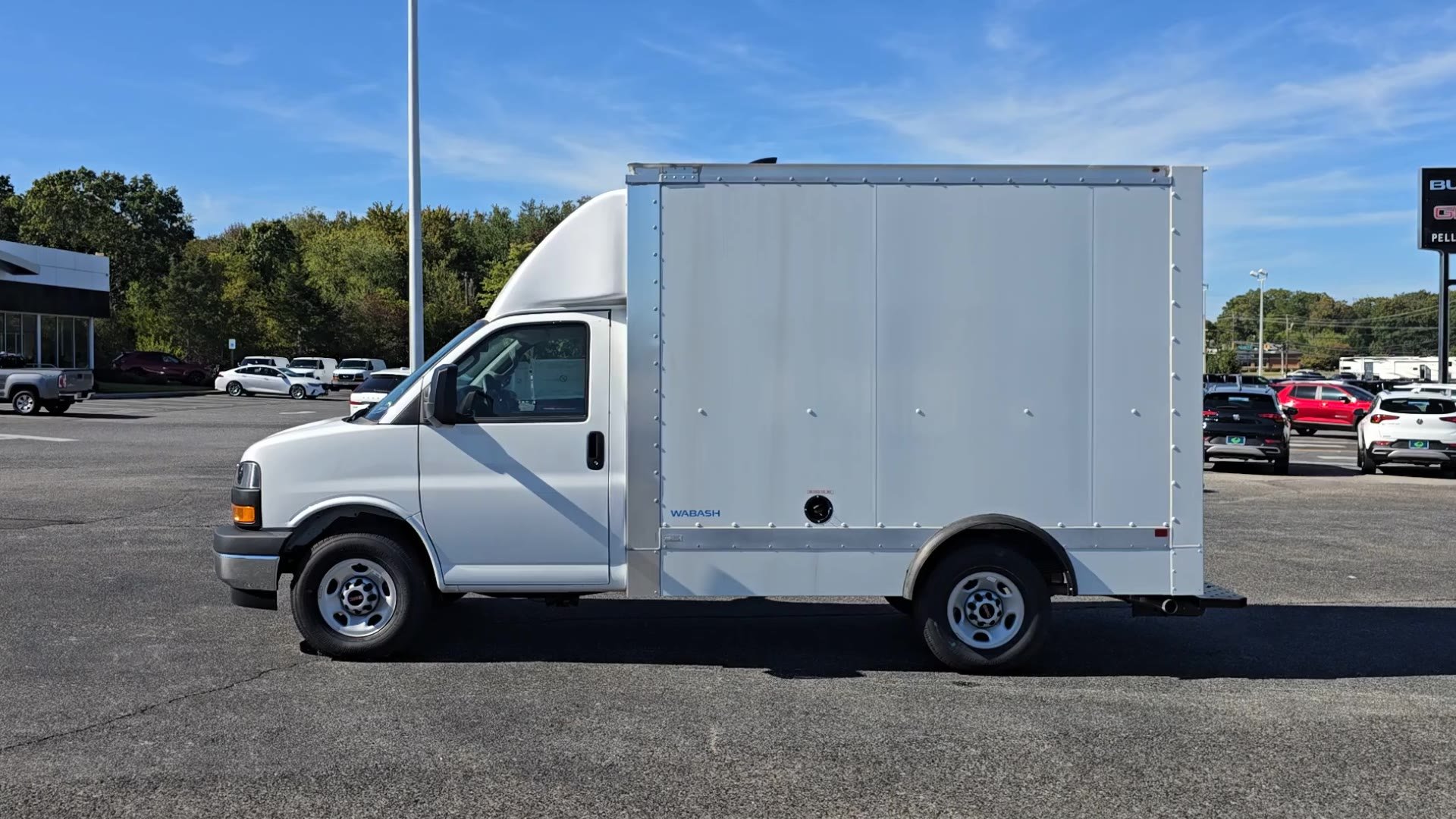 New 2025 Summit White GMC 1WT image 29