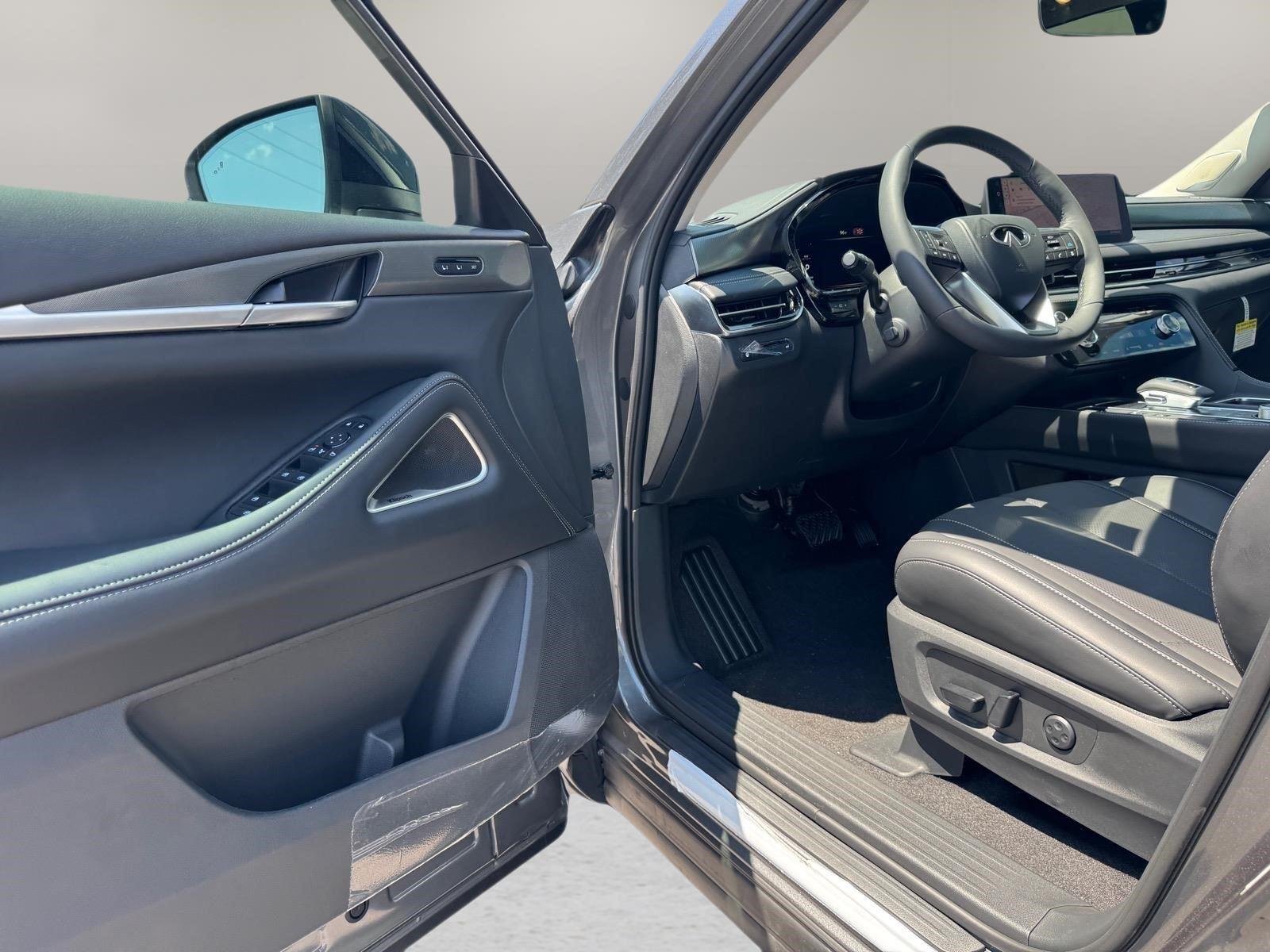New 2027 GRAPHITE SHADOW INFINITI Luxe FWD image 19