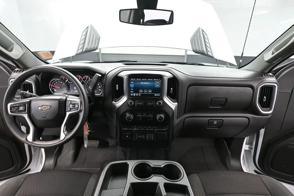 Used 2022 White Chevrolet LT image 19