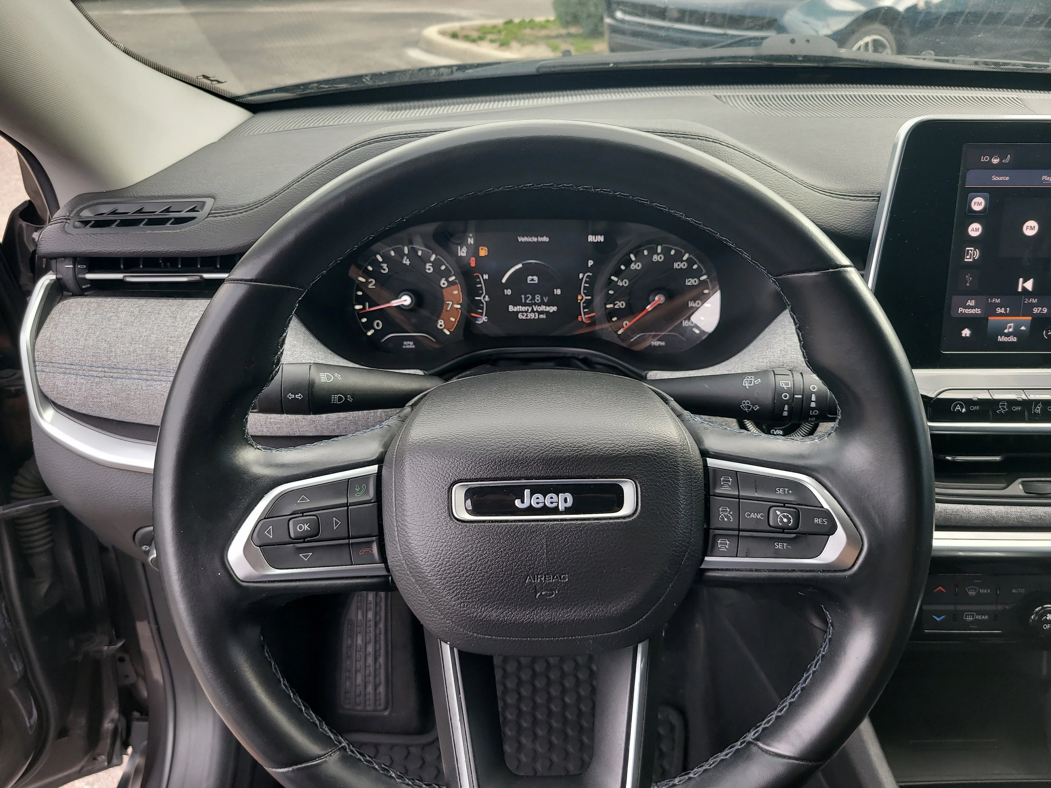 Used 2022 Granite Crystal Metallic Clearcoat Jeep Latitude image 25