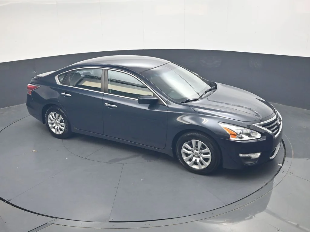 Used 2015 Storm Nissan 2.5 S image 18