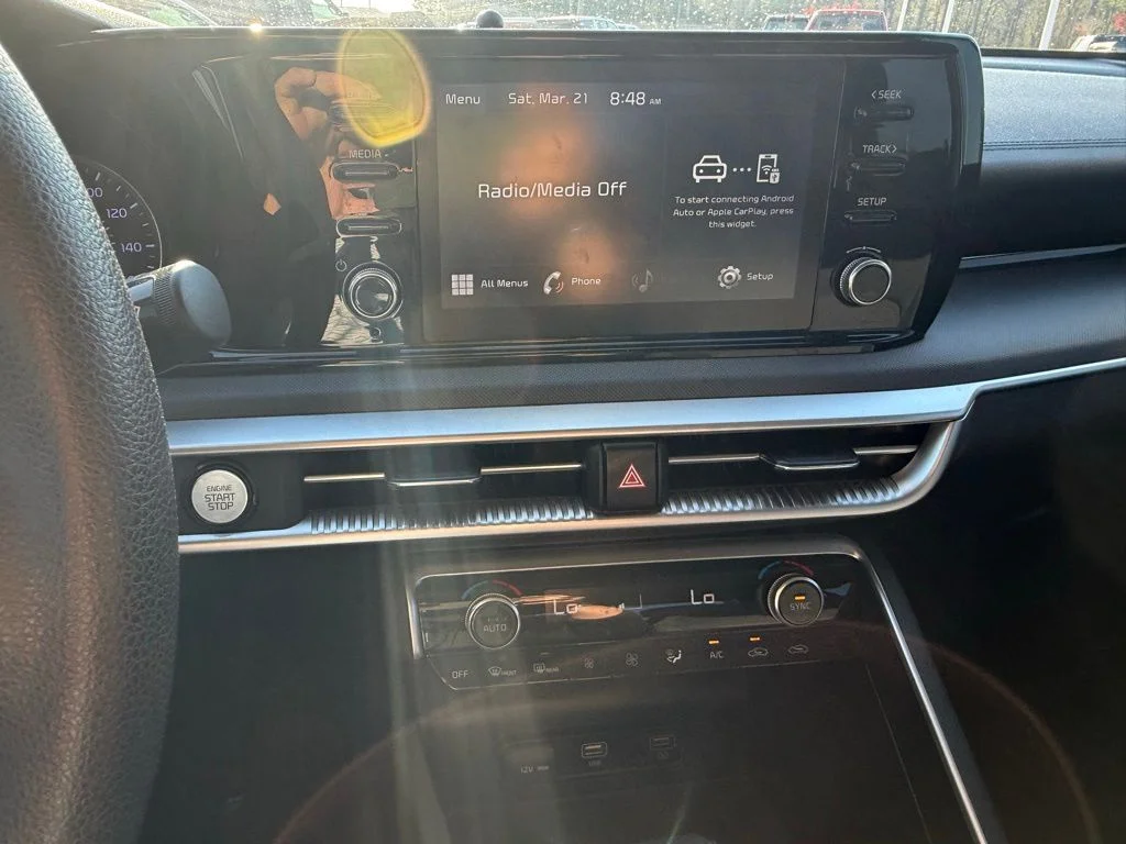 Used 2021 White Kia LXS image 17