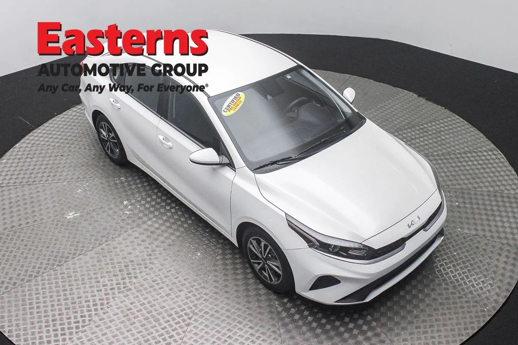 Used 2023 White Kia LXS image 3
