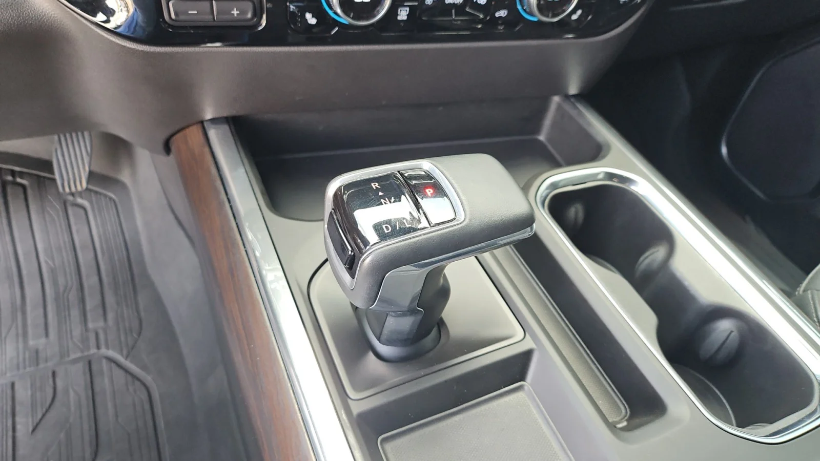 Used 2024 Black GMC SLT image 23