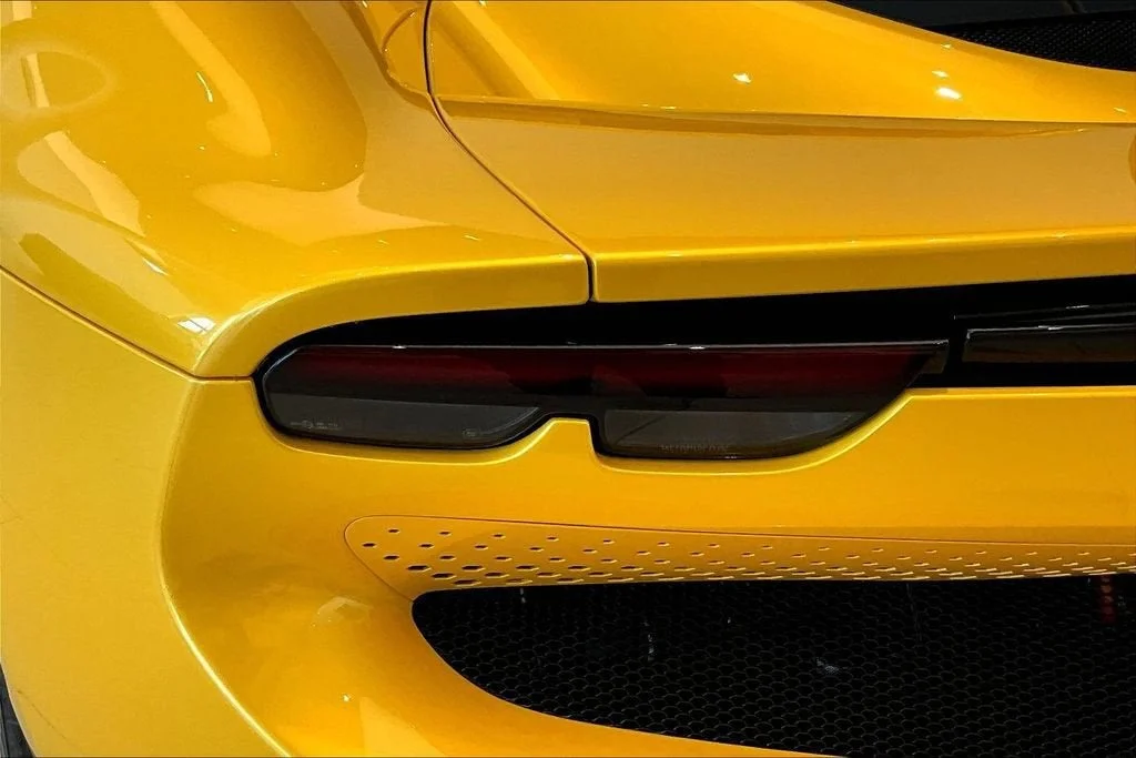 Used 2023 Giallo Triplo Strato Ferrari  image 20