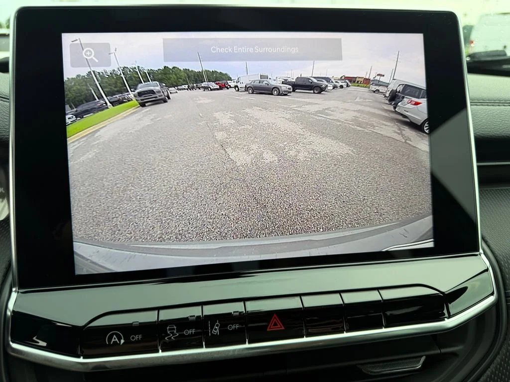New 2026 Sting-Gray Clearcoat Jeep Latitude image 13