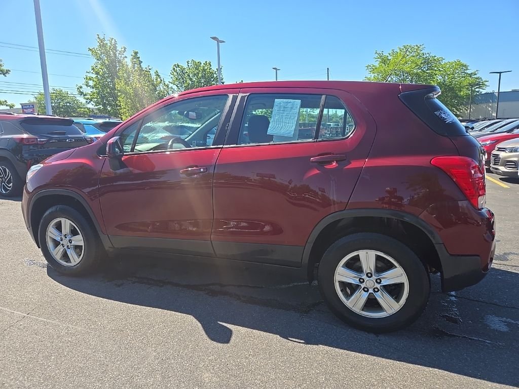 Used 2017 Red Chevrolet LS image 3