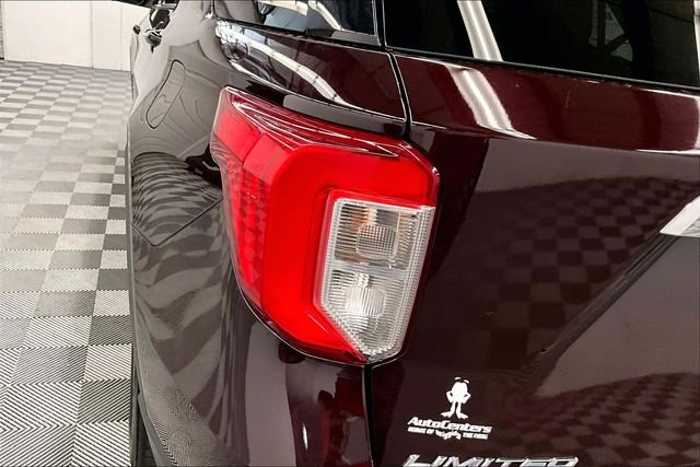 Used 2023 Jewel Red Metallic Tinted Clearcoat Ford Limited image 36