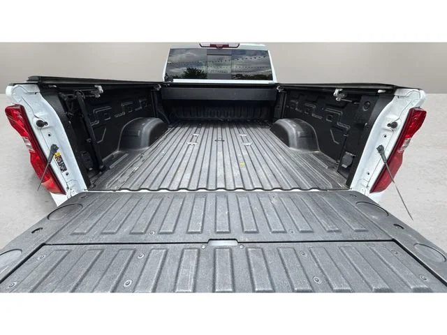 Used 2024 White Chevrolet High Country image 34