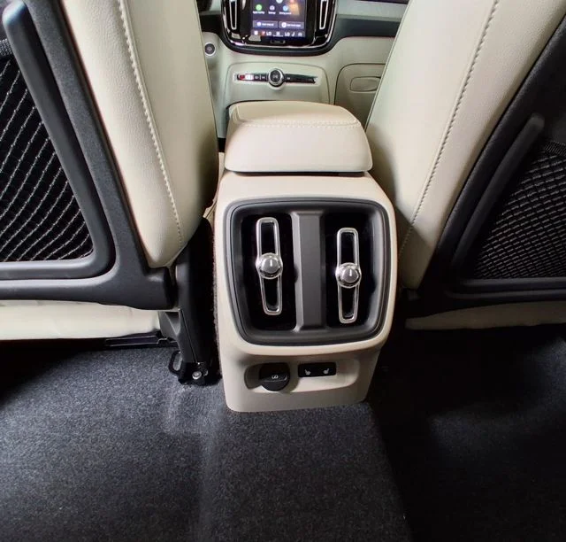 2026 Volvo XC40 Plus - Photo 18