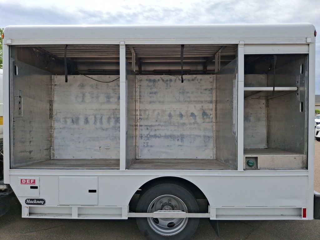 Used 2016 White Isuzu IBT PWL image 17