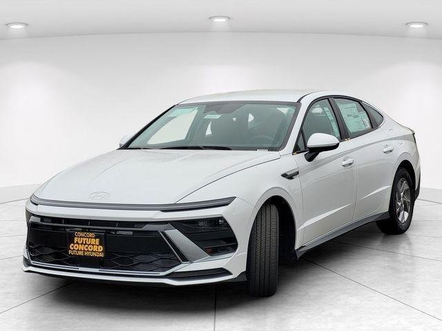 New 2026 White Hyundai SE image 27