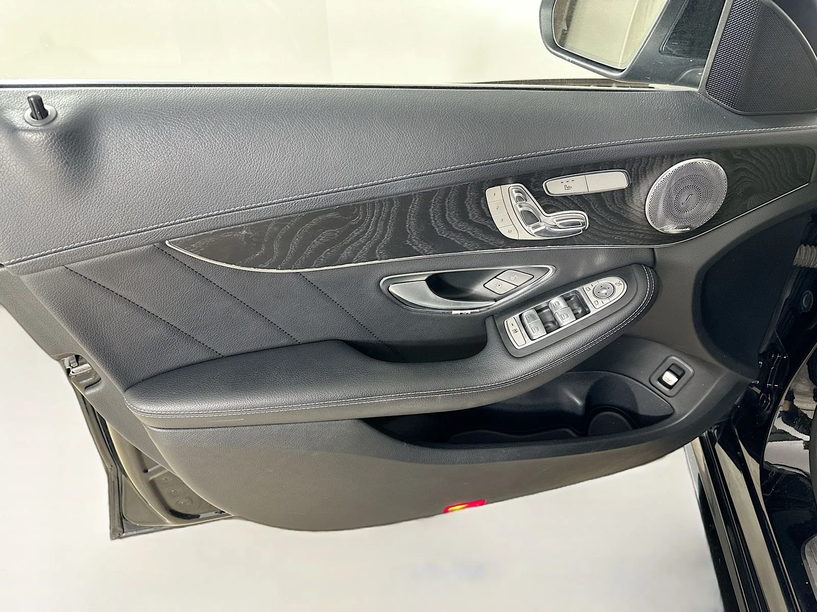 Used 2016  Mercedes-Benz  image 15