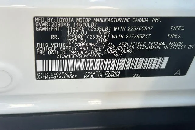 Used 2019 White Toyota XLE image 34