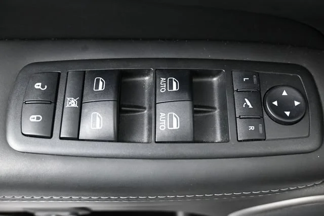 Used 2019 Ivory 3-coat Jeep Overland image 12