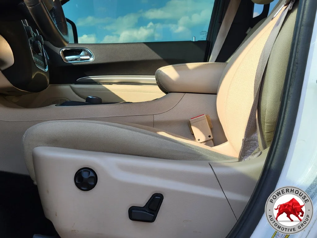 Used 2015 White Dodge SXT image 23