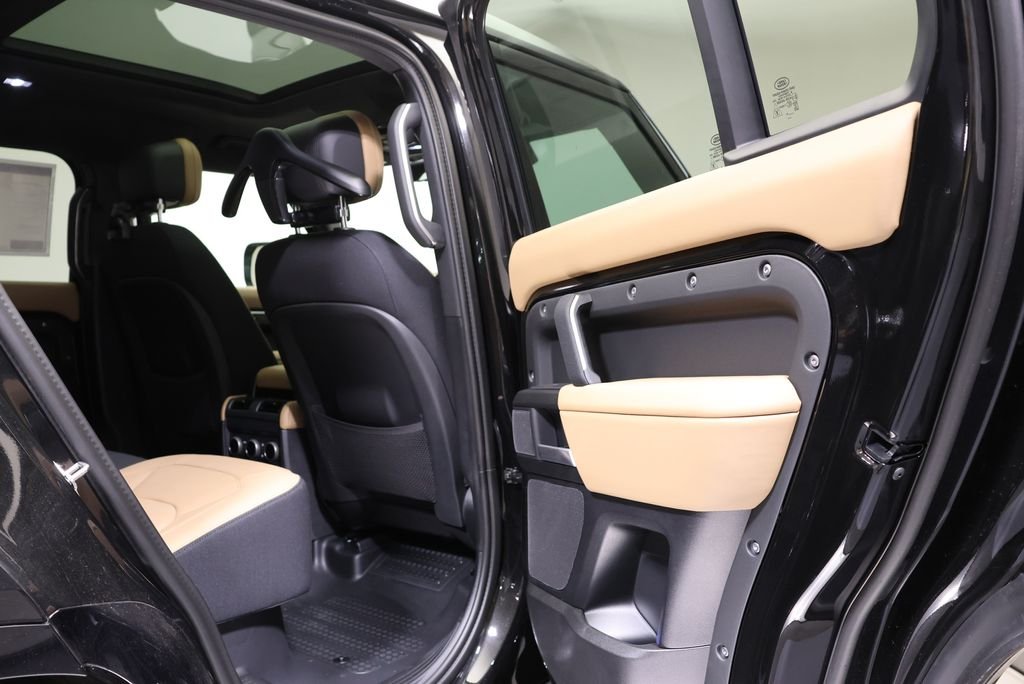 New 2026 Santorini Black Metallic Land Rover V8 image 44