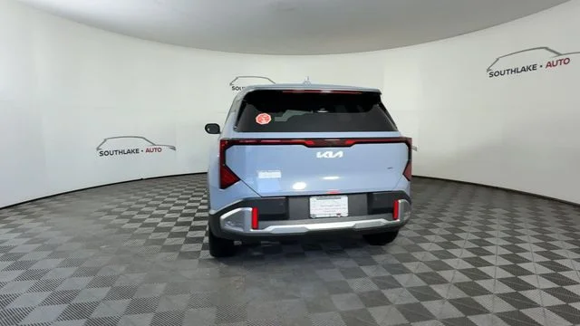 New 2027 Pale Gray Kia S image 7