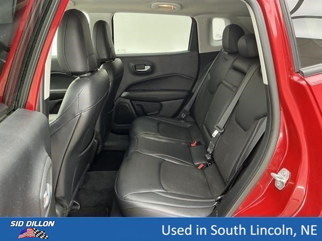 Used 2018 Redline Pearlcoat Jeep Latitude image 18