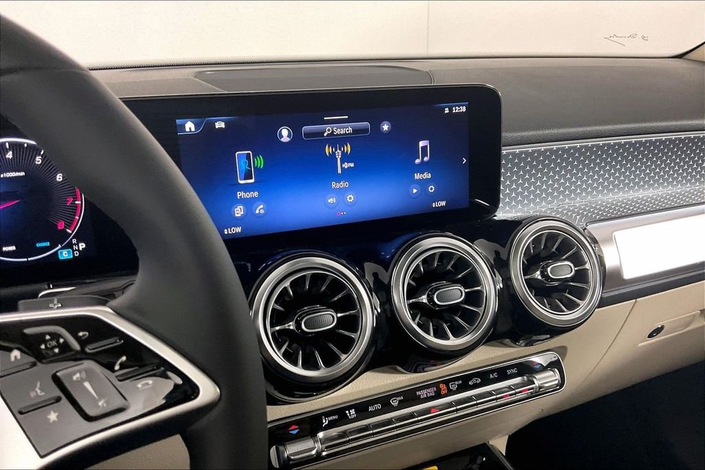 New 2026 Polar White Mercedes-Benz GLB 250 image 7