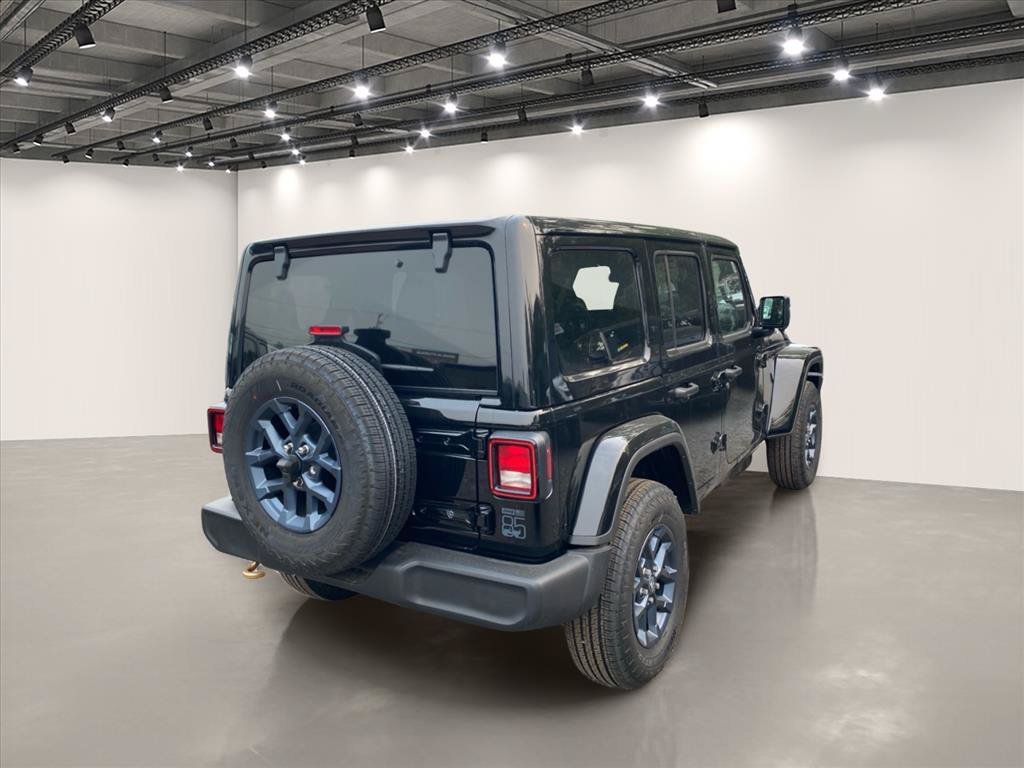 New 2026 Black Clear-Coat Exterior Paint Jeep 85th Anniversary Edition image 4