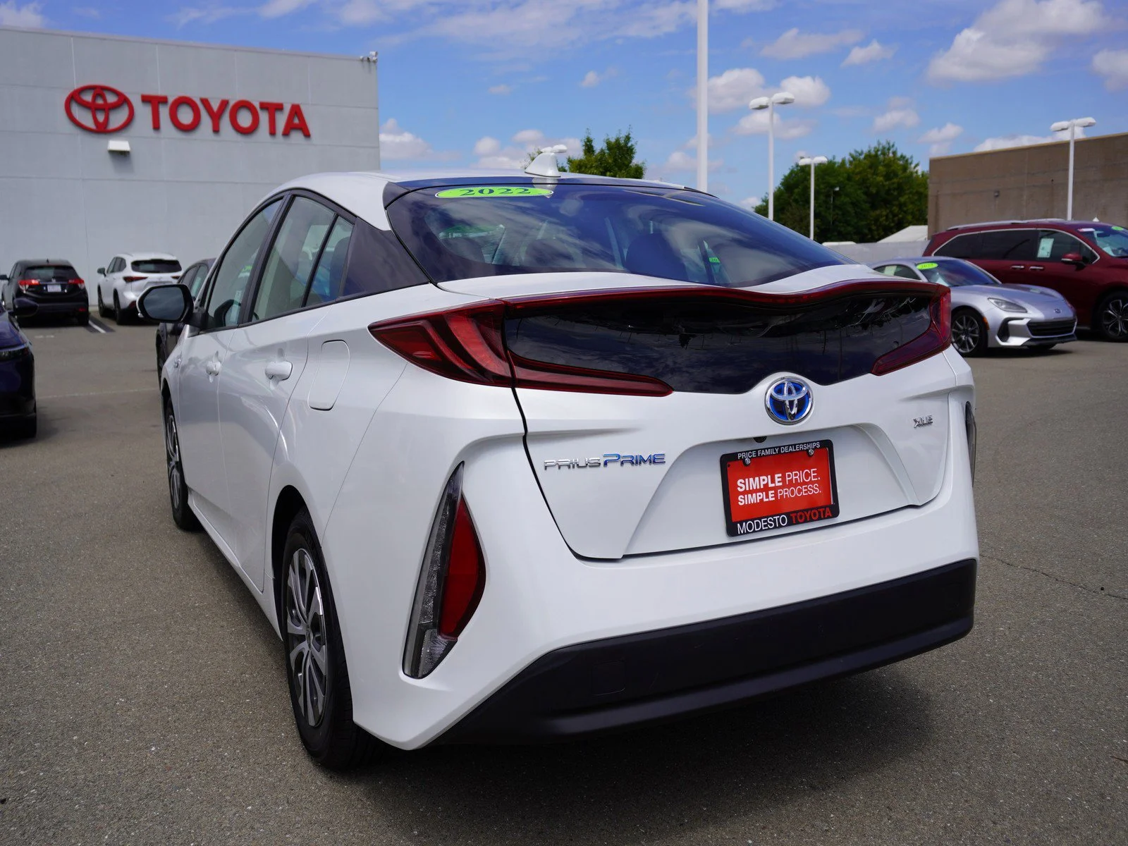 Certified Used 2022 Wind Chill Pearl Toyota XLE image 9