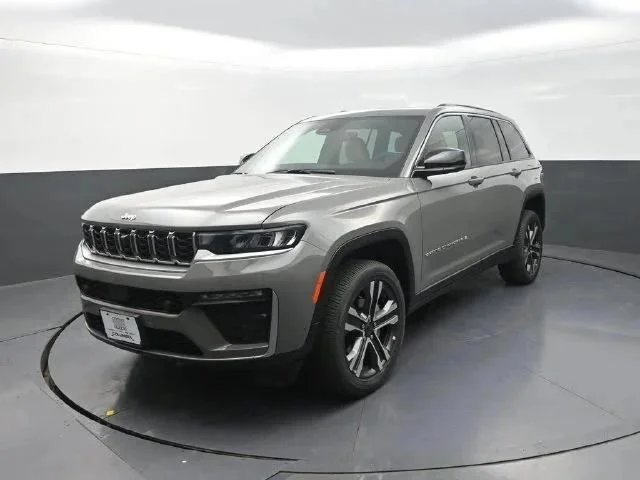 New 2027 Sting-Gray Clear-Coat Paint Jeep Limited image 4