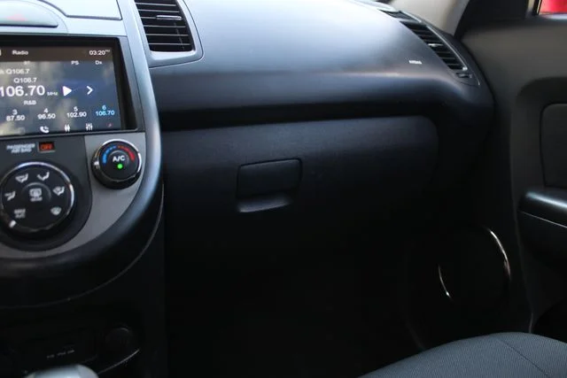 Used 2010 Red Kia Plus image 18