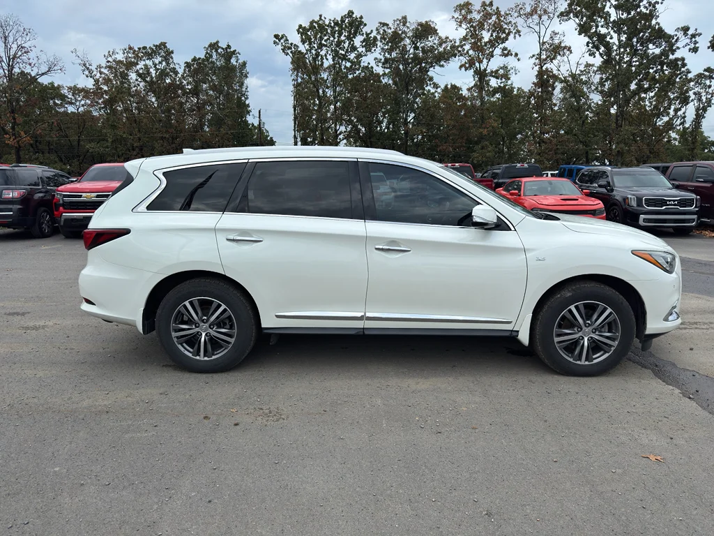 Used 2020 Majestic White INFINITI LUXE image 4