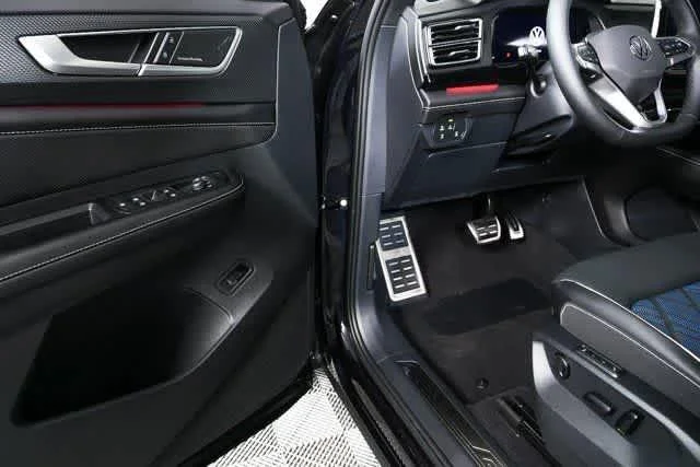 2026 Volkswagen Atlas Cross Sport SEL Premium R-LINE - Photo 10