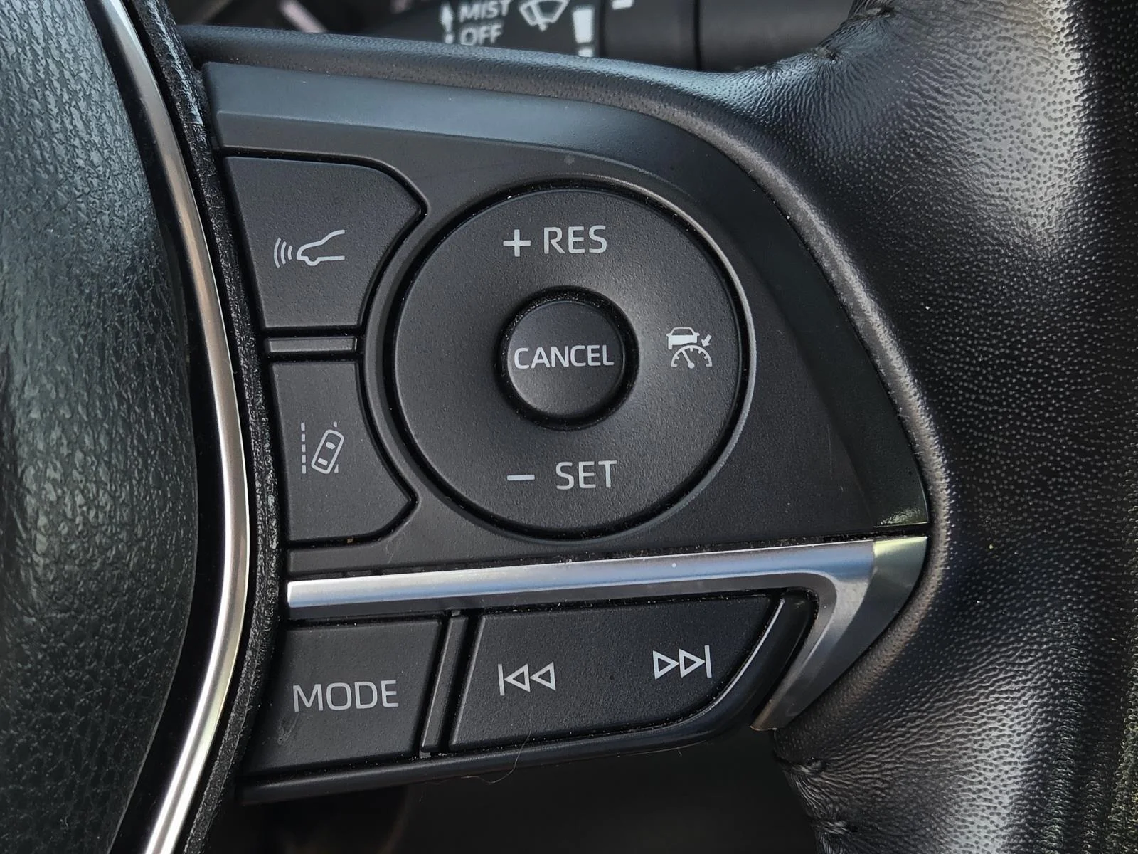 Used 2019 Celestial Silver Metallic Toyota XLE Auto (Natl) image 20