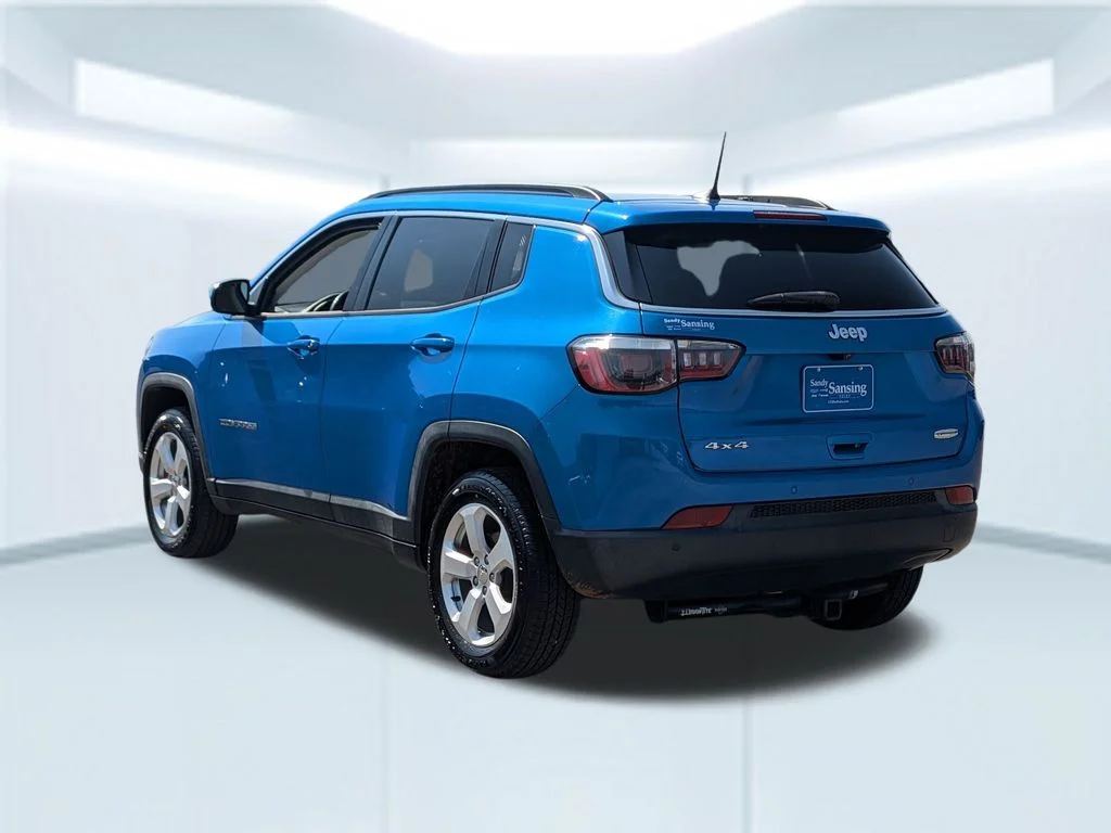 Used 2019 Blue Jeep Latitude image 3
