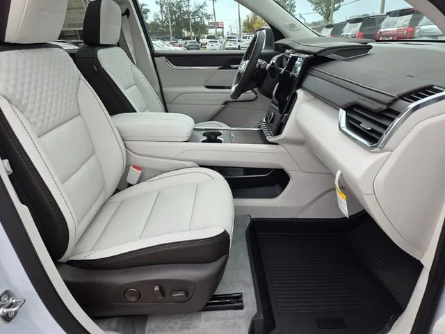 2026 GMC Acadia Denali - Photo 17