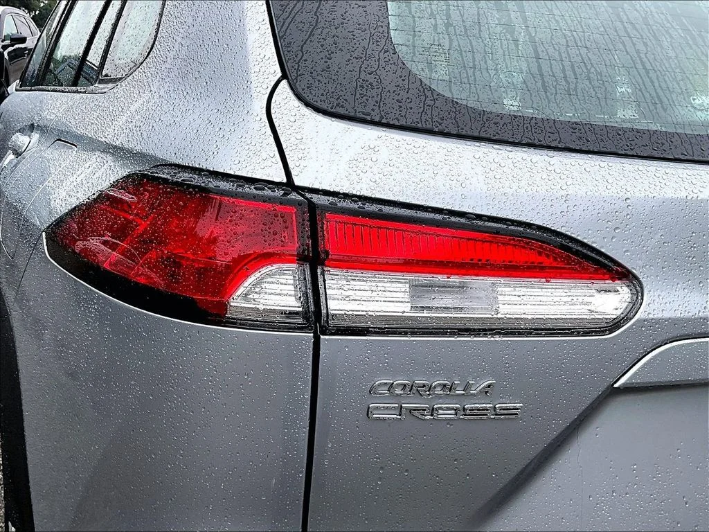 Certified Used 2022 Silver Toyota L image 32