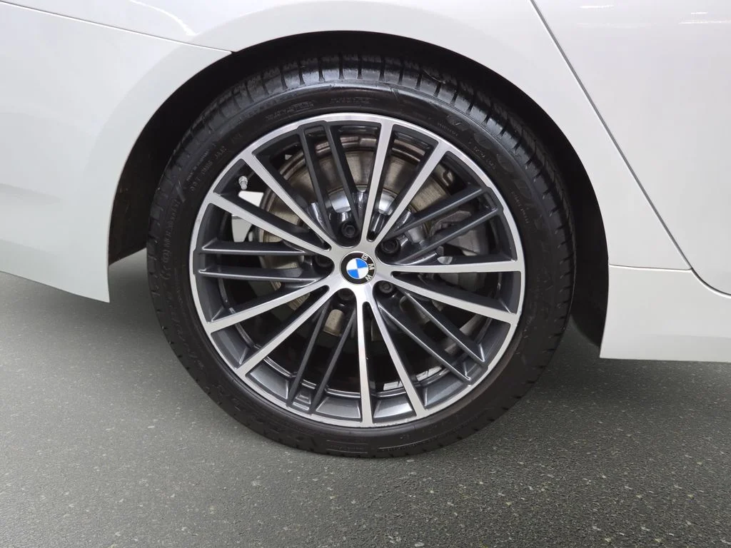 Used 2022 Mineral White Metallic BMW 530i xDrive image 32