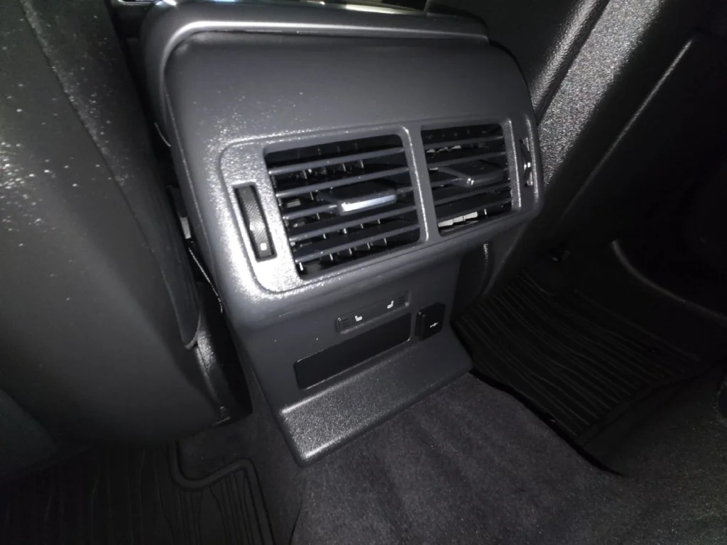 Used 2023 Black Land Rover R-Dynamic S MHEV image 34