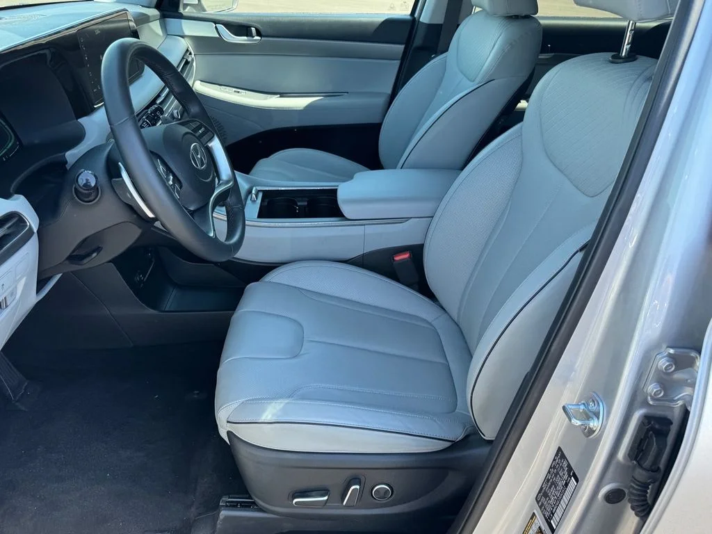 Used 2025 Silver Hyundai SEL image 7